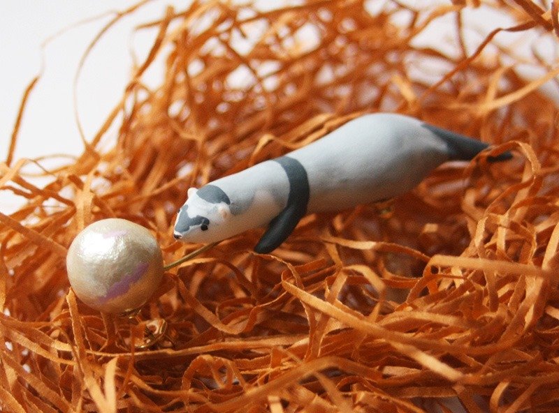 耳たぶチェイス[フェレット/gray] - ピアス・イヤリング - プラスチック グレー