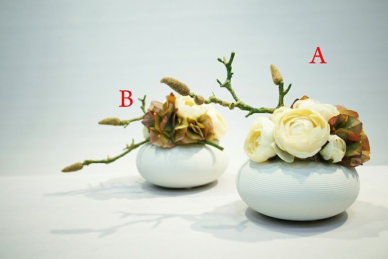 【人造花藝】 米陸蓮+白圓陶盆花飾 - ตกแต่งต้นไม้ - วัสดุอื่นๆ 