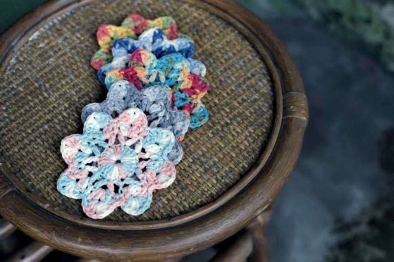 Small flower coaster 100% cotton wool hand-knitted crochet - Coasters - Other Materials Multicolor