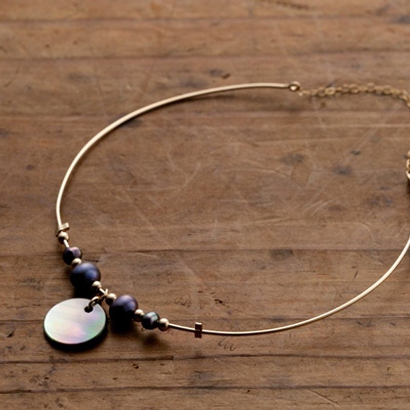 [Bracelet] chic in a delicate freshwater pearl + 14KGF bracelet / ShellBr01 - สร้อยข้อมือ - โลหะ ขาว