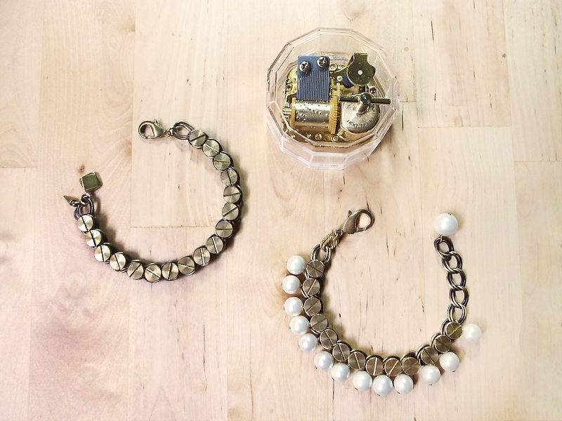 Round Di "heart of heart" love imprint rivets pearl bracelet (Valentine models men) hand retro brass - สร้อยข้อมือ - โลหะ สีทอง