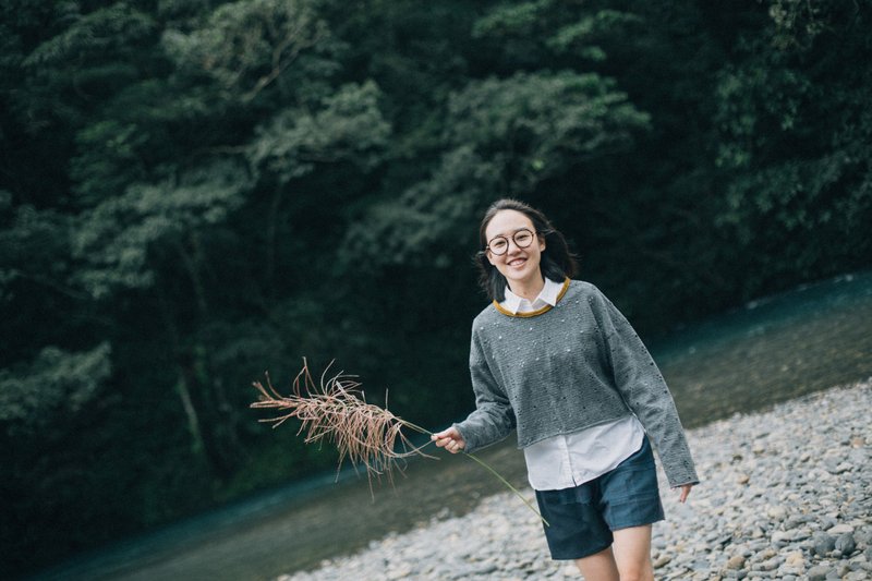 洞洞短衫 - 女上衣/長袖上衣 - 其他材質 灰色