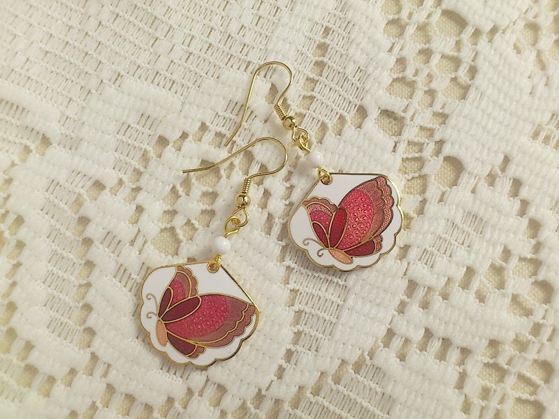 扇貝裡的紅蝴蝶 琺瑯金耳環 - 耳環/耳夾 - 其他材質 白色