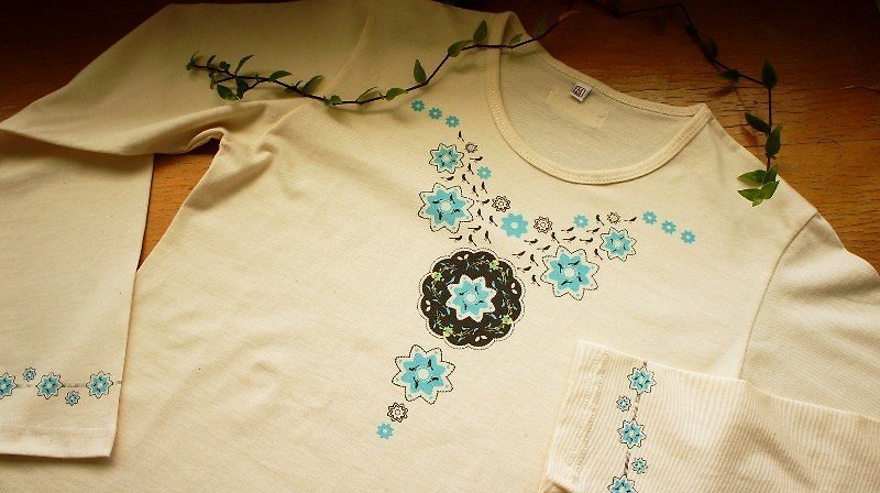 Organic cotton long-sleeved female version [Bird Huaxiang] - เสื้อยืดผู้หญิง - ผ้าฝ้าย/ผ้าลินิน สีกากี