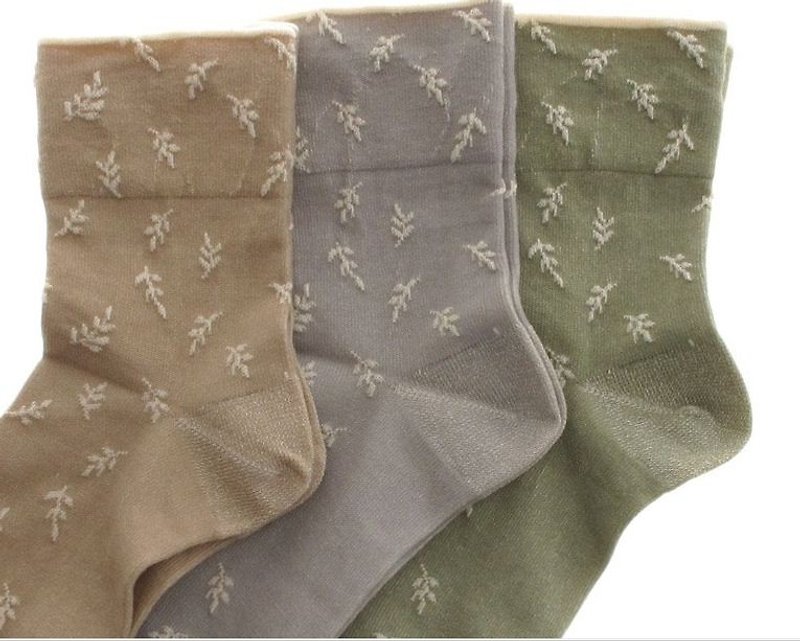 地球樹-「有機棉系列」- 天衣無縫 日本製 有機棉襪 無鬆緊帶-葉子(米色灰色) - 襪子 - 棉．麻 