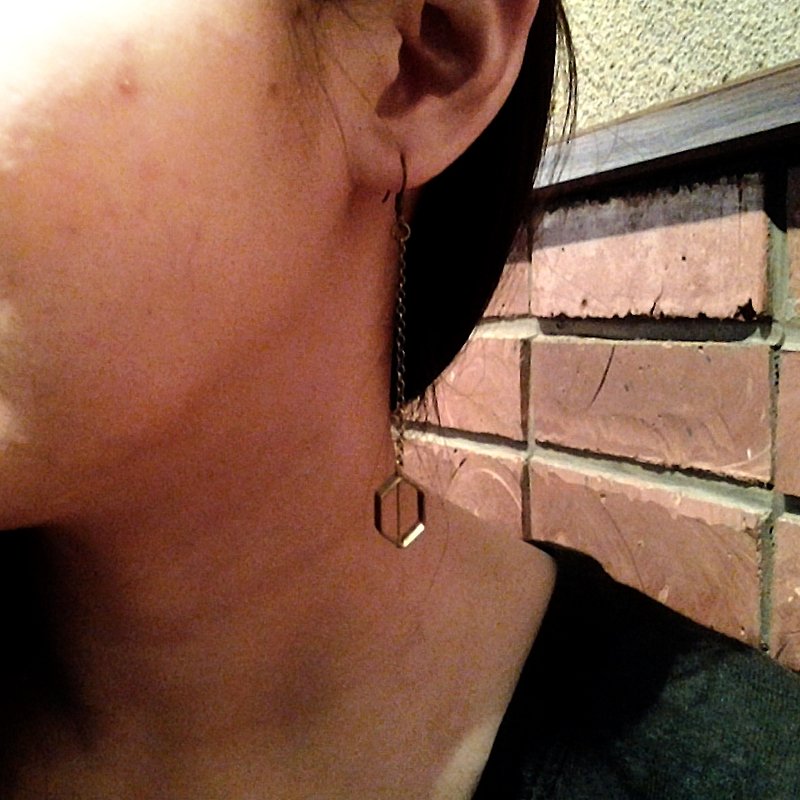 EF長耳環系列NO.4青古銅六角型耳環 - Earrings & Clip-ons - Other Metals Gold