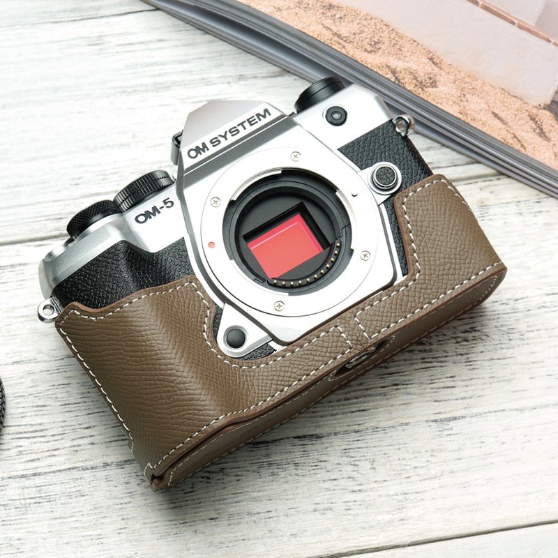 適用機型Olympus OM-5 Mark II 手掌紋皮革相機底座皮套 - 相機包/相機袋 - 真皮 多色