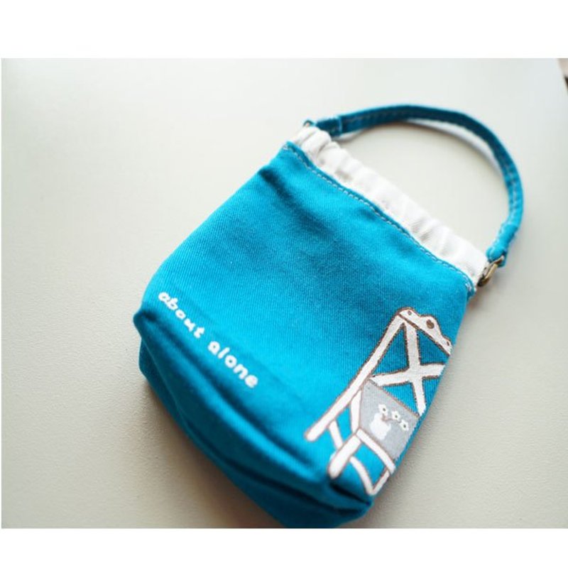 雜貨風小椅 手繪彈片口金小包 about alone(土耳其藍+白) - Handbags & Totes - Other Materials Blue