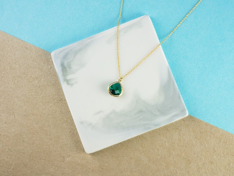 Edith & Jaz • Birthstone Collection - Emerald Quartz Necklace (May) - Chokers - Gemstone Green