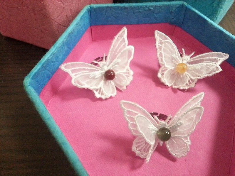 Butterfly ring - แหวนทั่วไป - วัสดุอื่นๆ หลากหลายสี