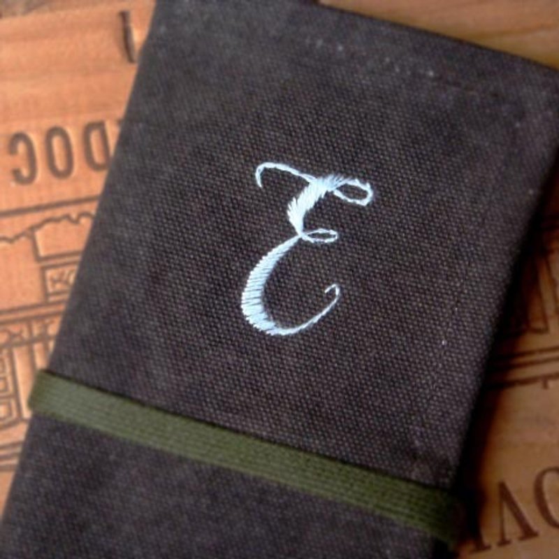 Customized hand-embroidered letters (English name) pen bag tool bag - กล่องดินสอ/ถุงดินสอ - ผ้าฝ้าย/ผ้าลินิน สีนำ้ตาล