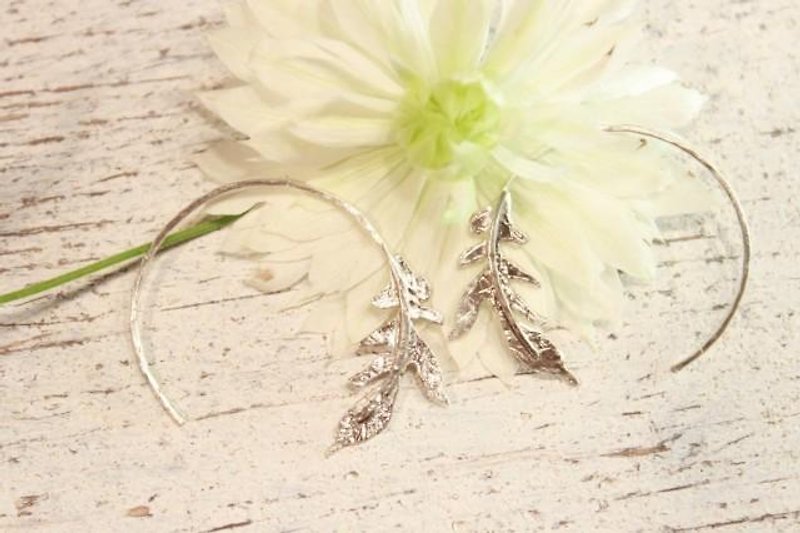 silver leaf ring earrings - ต่างหู - โลหะ สีทอง