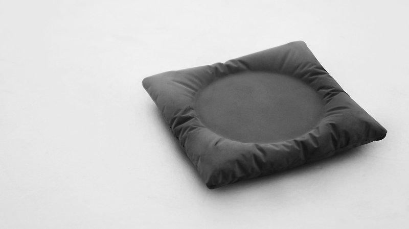 KALKI'D Pro- Cement-Pillow Series-Coaster (Black) - ที่รองแก้ว - ปูน สีดำ