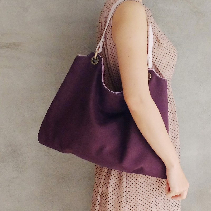 紫醉巴黎　麂皮梯形抓褶空氣感包包　翻面換顏色　牛皮提把　深紫 - 側背包/斜孭袋 - 其他材質 紫色