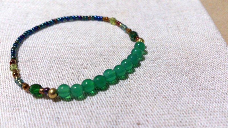 crystal in dearsharka || 綠瑪瑙．半透濃綠的低調華麗 - สร้อยข้อมือ - เครื่องเพชรพลอย สีเขียว