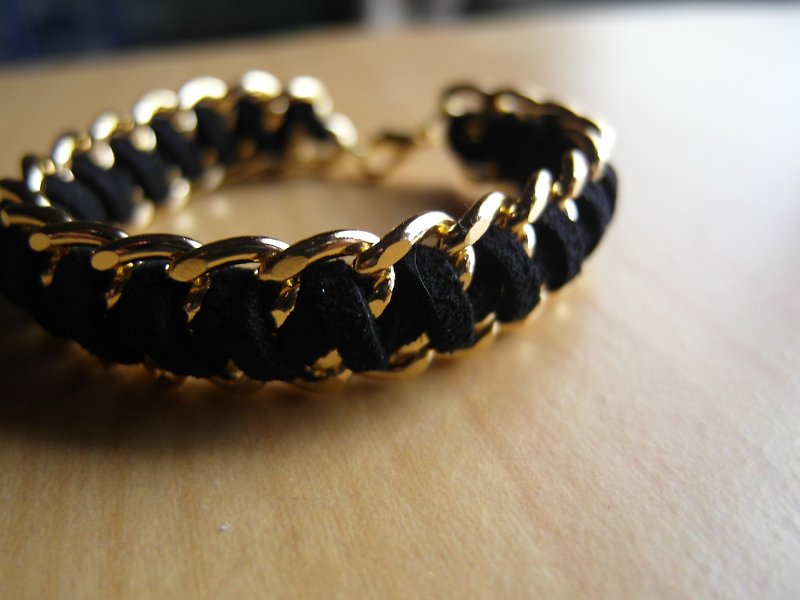 Suede chain / hand-woven bracelet - สร้อยข้อมือ - โลหะ สีดำ