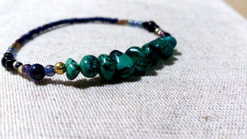 crystal in dearsharka || natural irregular turquoise x x black onyx lapis lazuli. Dark green change of luck - สร้อยข้อมือ - เครื่องเพชรพลอย สีเขียว