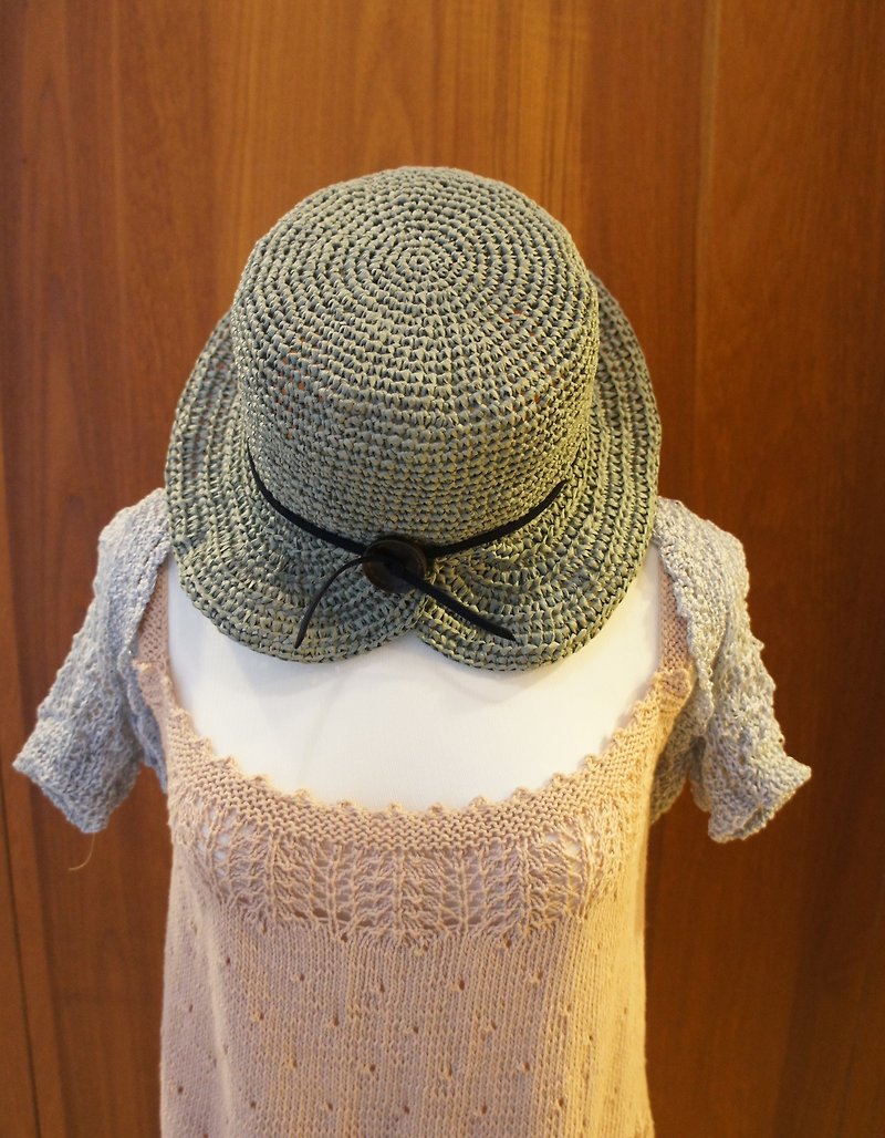 草線編織木扣皮繩設計款編織圓帽～ - 帽子 - 其他材質 