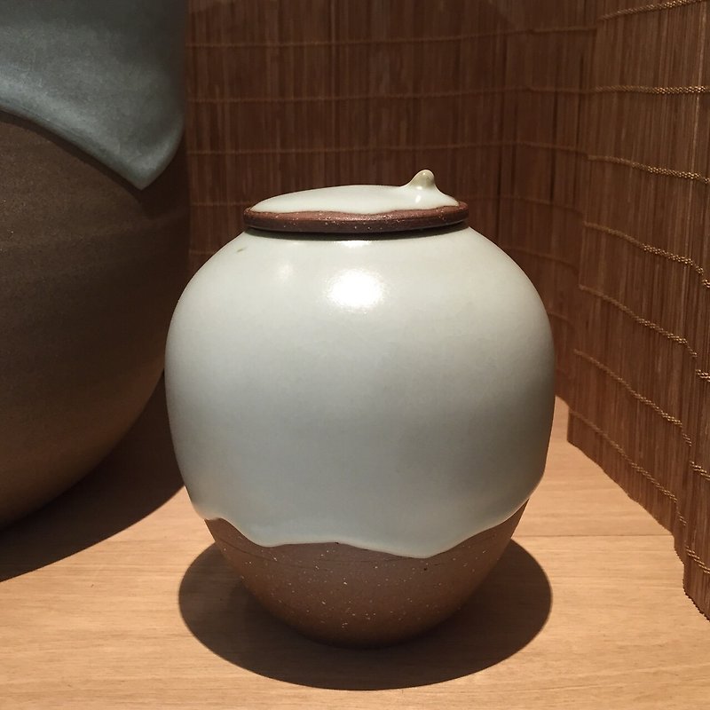 林建hong teacherhong先生手作りのホワイト釉の開口部茶蔵 - 花瓶・植木鉢 - その他の素材 