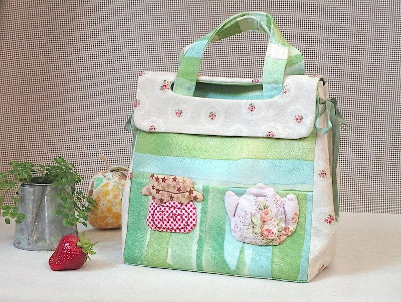 Chic pattern multi-pocket handbag - กระเป๋าถือ - วัสดุอื่นๆ สีเขียว