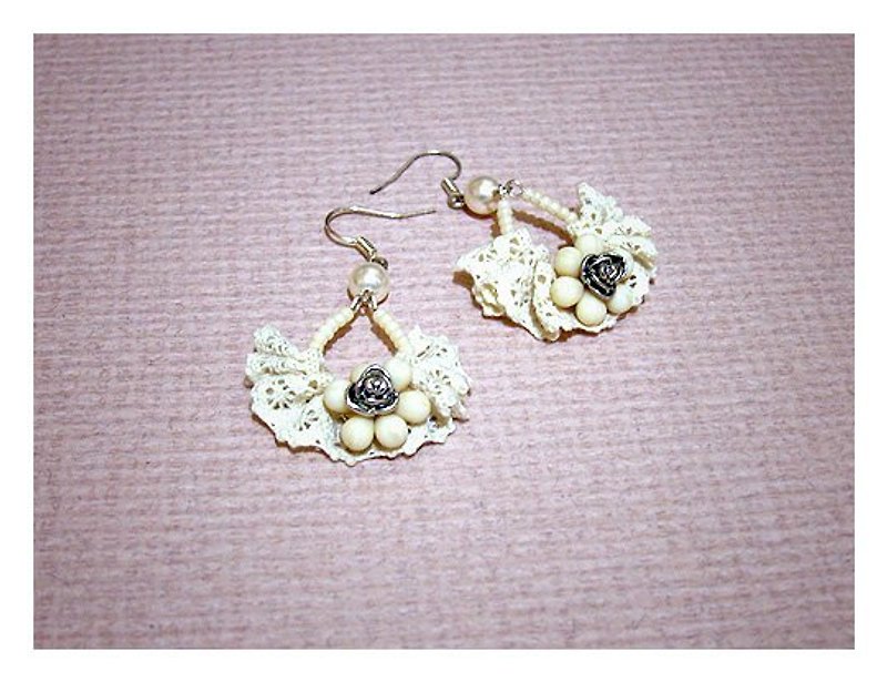 French romantic small rose earrings - Earrings & Clip-ons - Other Materials White