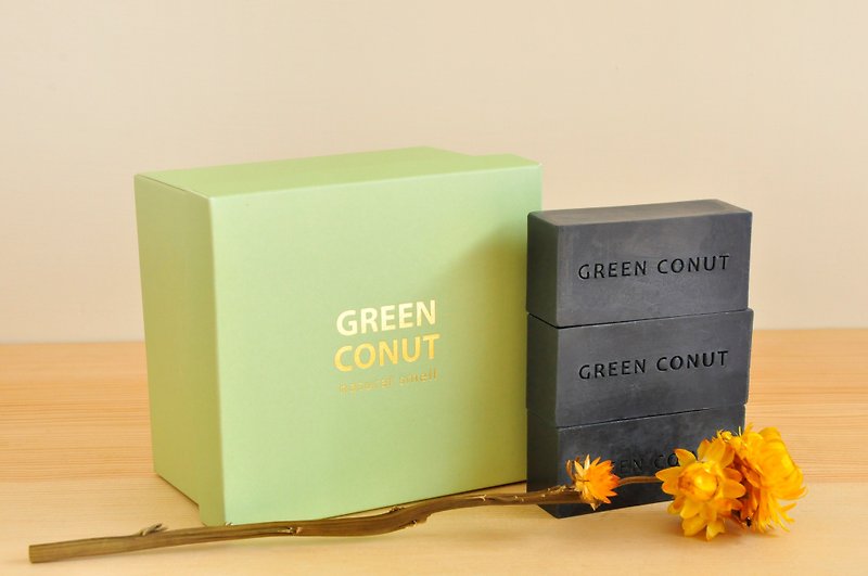《綠果》經典禮盒 - 黑木死海泥皂 55g 3 入 ＋ 小提袋 - 潤髮乳/護髮用品 - 植物．花 黑色