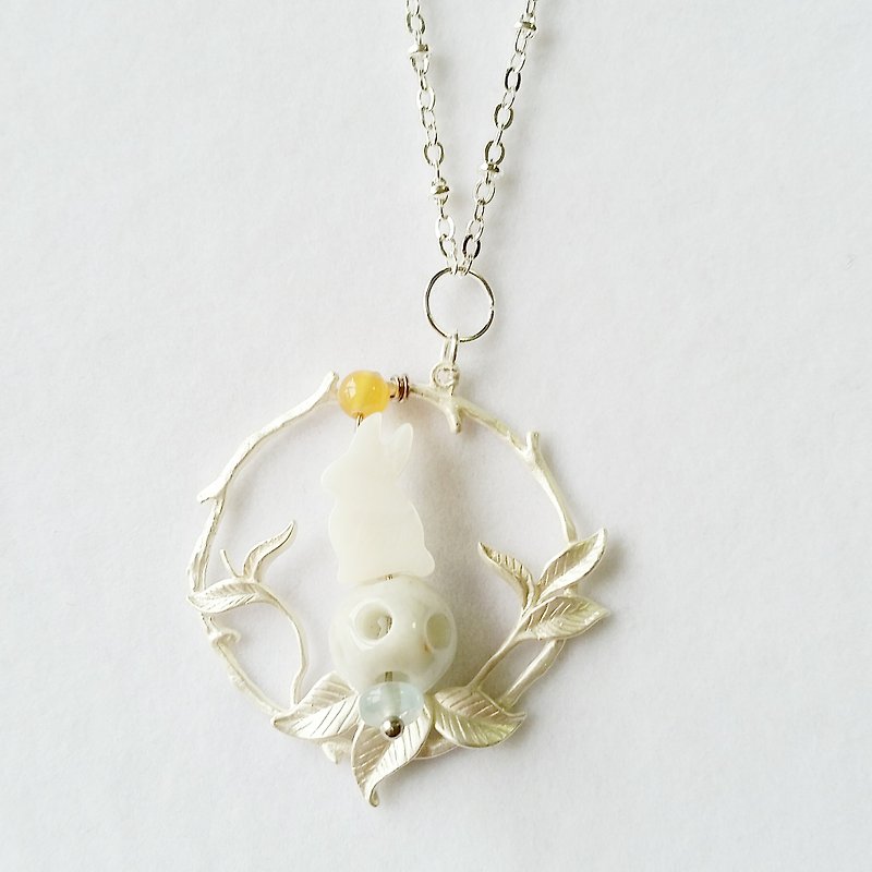 White jade ball, mother-of-pearl rabbit, aquamarine flat beads, agate Stone 925 sterling silver long necklace - สร้อยคอยาว - เครื่องเพชรพลอย ขาว