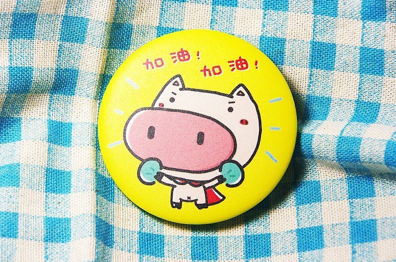 Piggy Helps You Cheer Badge/Magnet - เข็มกลัด/พิน - โลหะ สีเหลือง