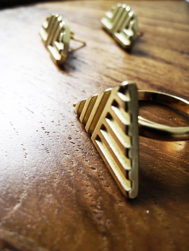 . Staggered lines. Ring/ Crossing Line Collection: Ring - General Rings - Other Metals Gold