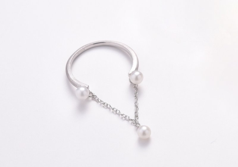 Fluctuating ring of freshwater baby pearl Silver - แหวนทั่วไป - โลหะ สีเทา