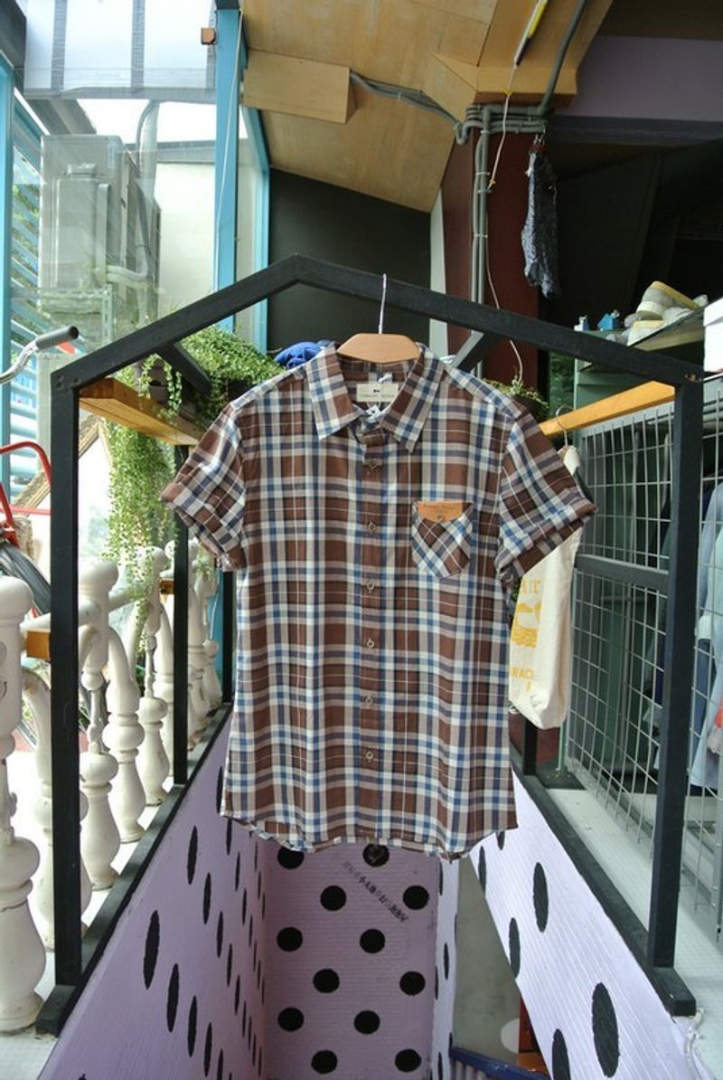 男朋友可以穿這麼帥嘛?書獃子情人格子襯衫 - Men's Shirts - Other Materials Brown