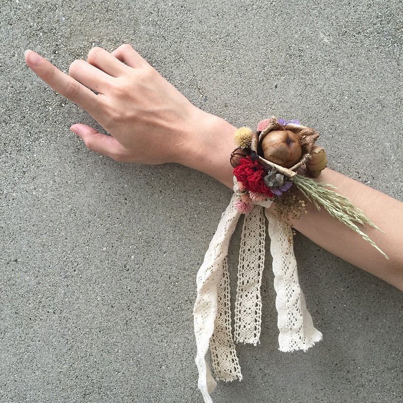 乾燥花手環 婚攝小物 蕾絲緞帶 - 手腕上的喜悅 - 手鍊/手環 - 植物．花 多色