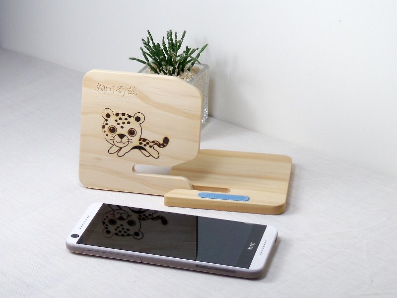 Birthday gift cute animal cartoon wooden cute leopard mobile phone holder customized name