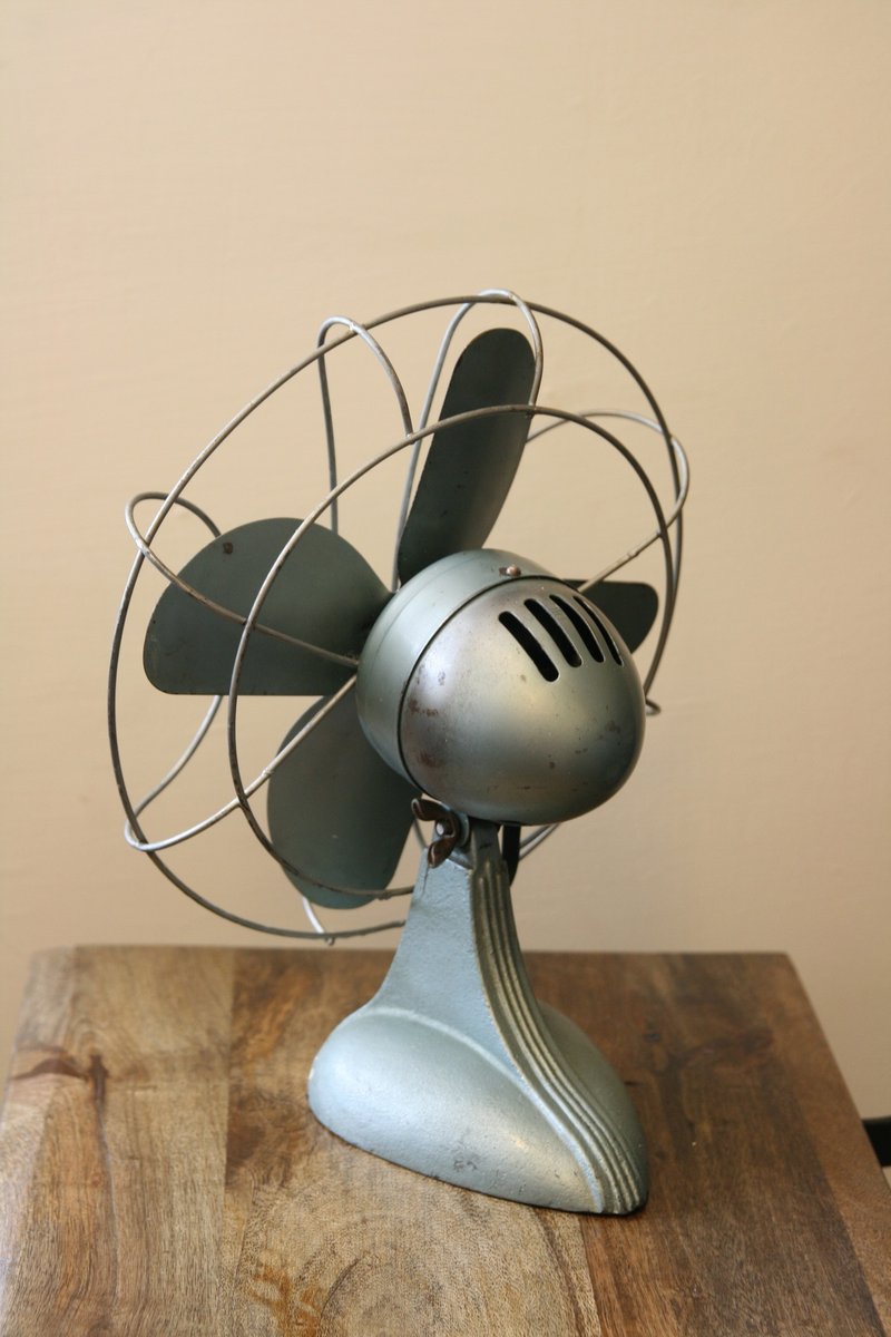來一陣美好的風。   Challenge 美式復古鑄鐵電風扇，從50年代吹來的工業風流線感（補貨中，請勿購買） - 電風扇 - 其他金屬 灰色