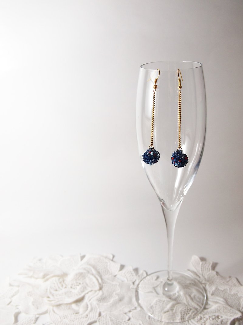 Custom hand-woven Bronze wire hanging plastic beads long earrings ● Made in Hong Kong - ต่างหู - วัสดุอื่นๆ สีน้ำเงิน