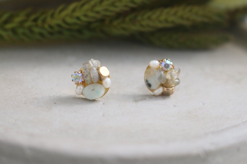 <☞ HAND IN HAND ☜> Emerald - alfalfa earrings (0334) - Earrings & Clip-ons - Gemstone Green