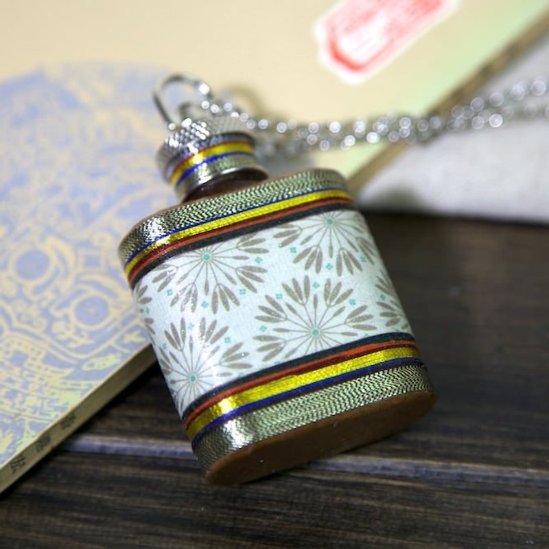 Tanpopo Dynasty Necklaces Flask (1oz) - Chokers - Other Metals Khaki