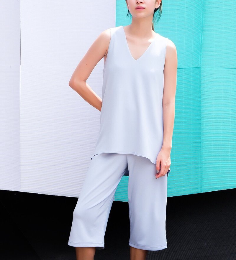 Set Vest V Neck with Crop Pants. - 其他 - 其他材質 