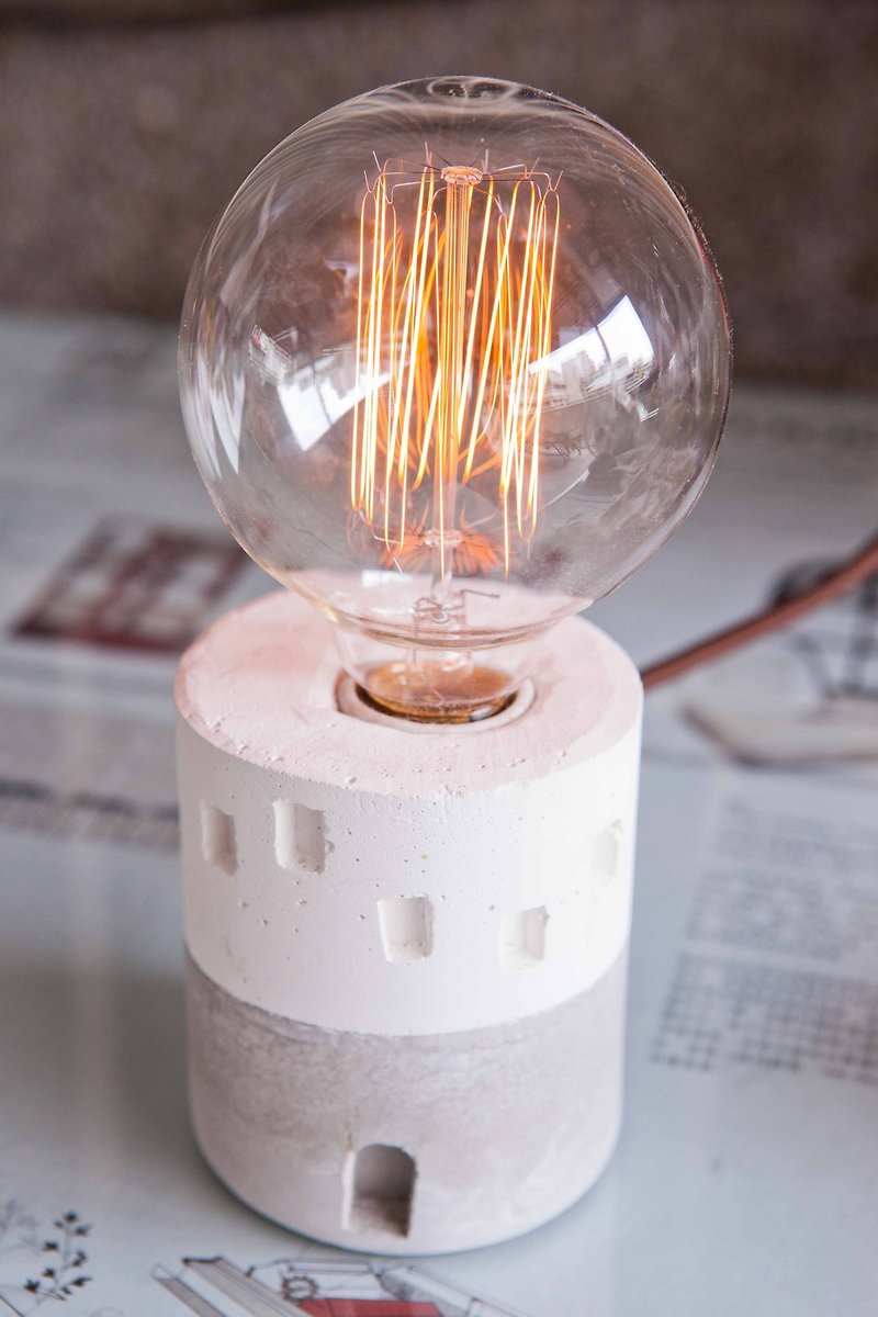 [Drizzle Handmade Workshop] [Snow Covered Cabin]-Clear Water Model Table Lamp-Retro Simple Industrial Style Table Lamp - โคมไฟ - ปูน สึชมพู