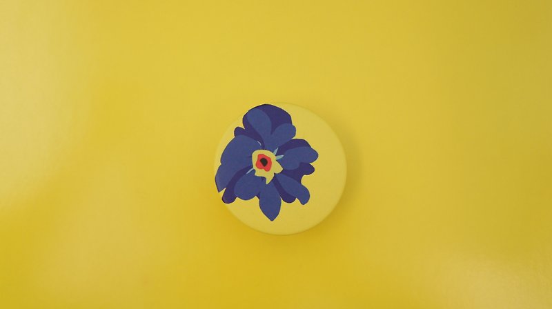 Big blue flower badge - เข็มกลัด/พิน - พลาสติก หลากหลายสี