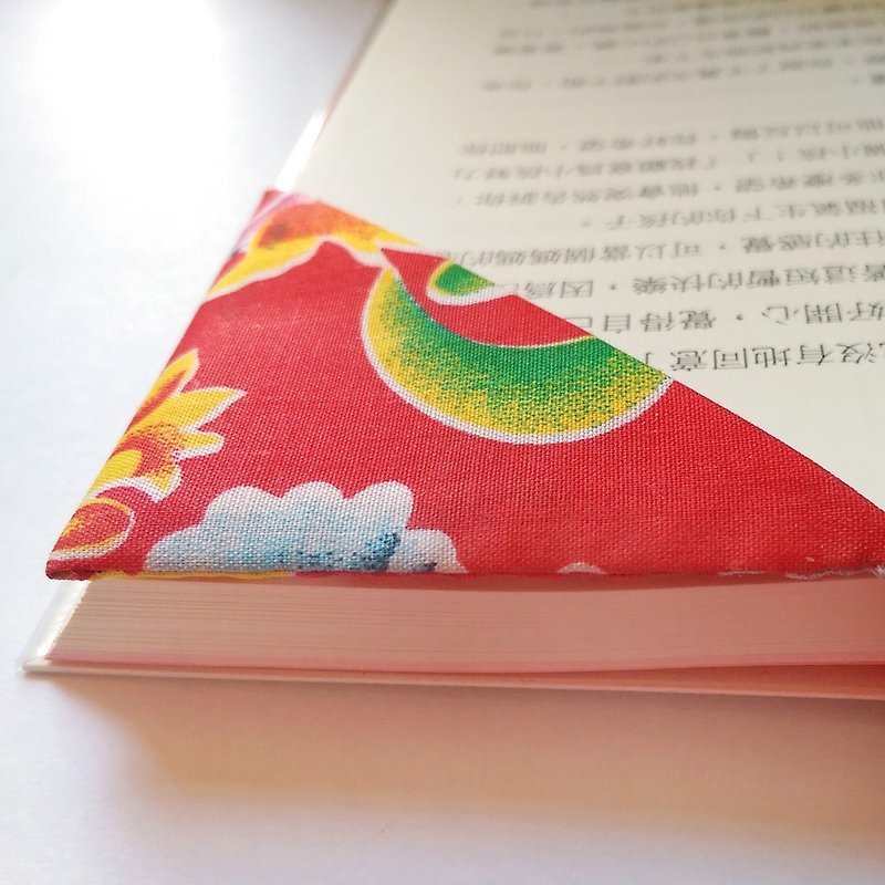 Handmade red flower cloth bookmark - ที่คั่นหนังสือ - วัสดุอื่นๆ สีแดง