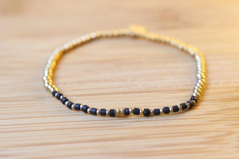 <☞ HAND IN HAND ☜> brass - both sides of the bracelet (0447) - Bracelets - Gemstone Black