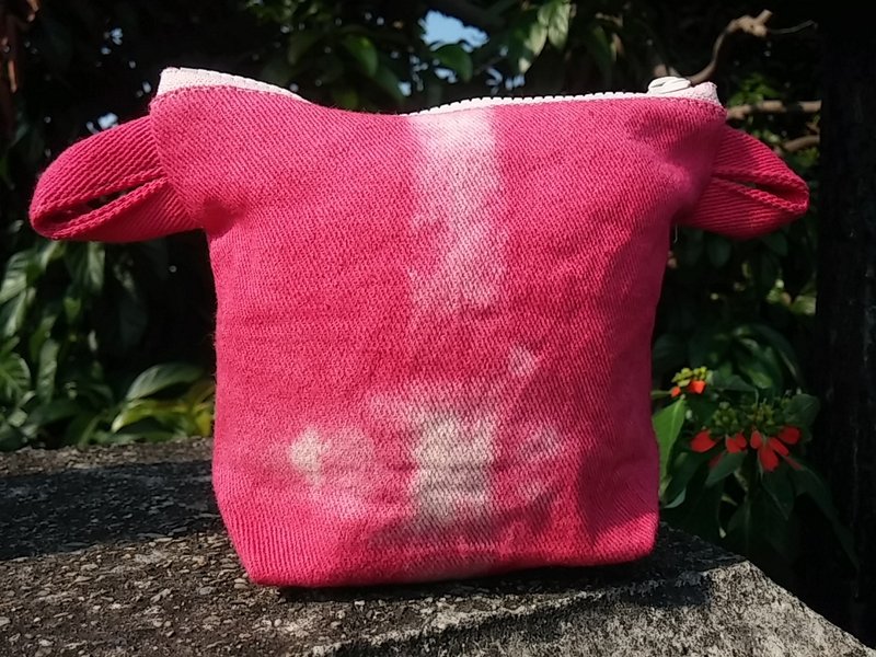 5-inch pink end white zipper minimalist style temperament lovely hand-dyed pink color makeup / utility / personal kits - กระเป๋าเครื่องสำอาง - ผ้าฝ้าย/ผ้าลินิน สีแดง