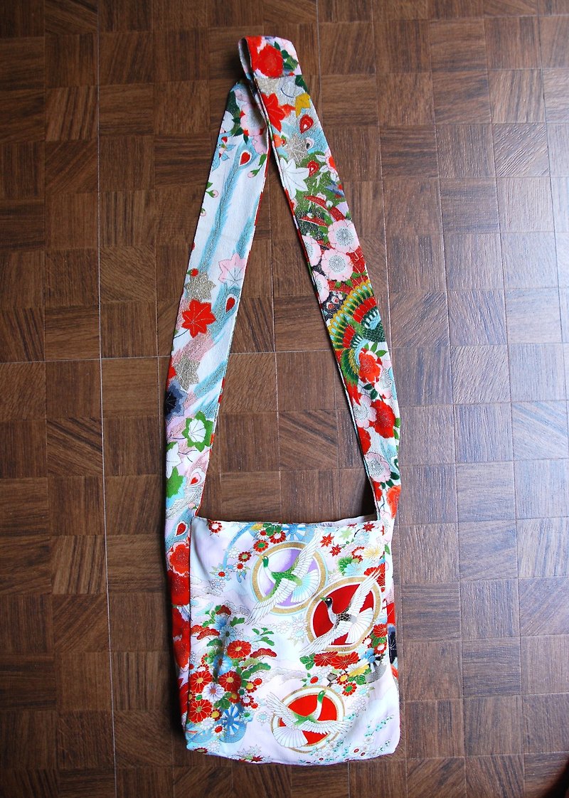Antique kimono cloth - กระเป๋าแมสเซนเจอร์ - วัสดุอื่นๆ 