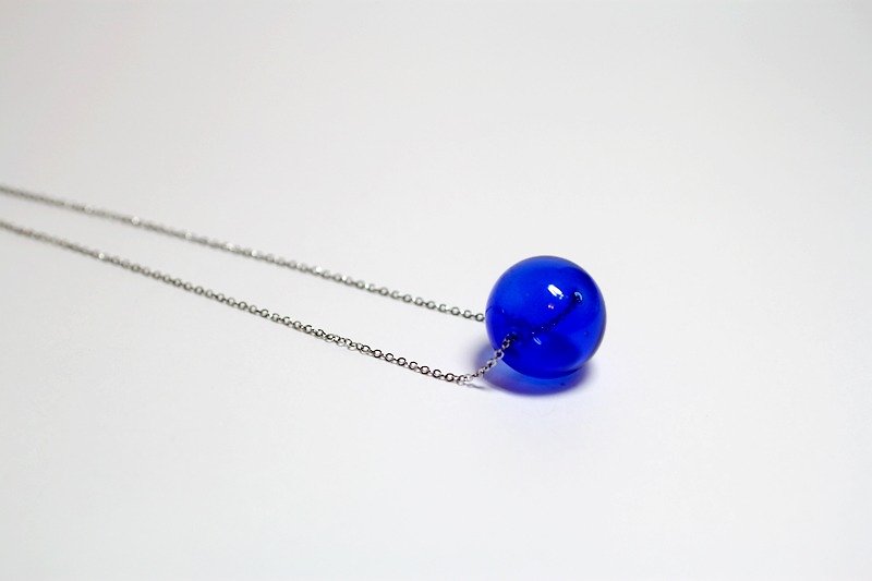★ ★ Blue Valentine Love single navy blue ball glass ball necklace stainless steel models - สร้อยคอ - แก้ว สีน้ำเงิน