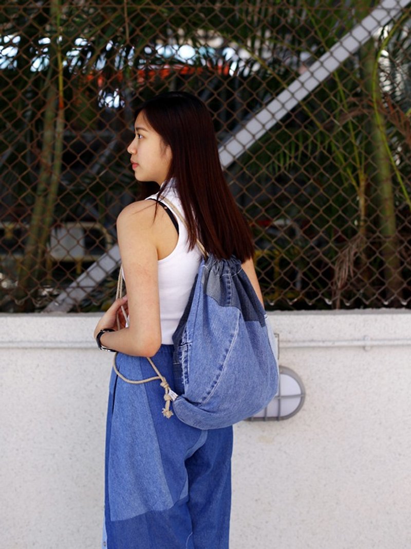 Denim Patchwork bag - กระเป๋าหูรูด - กระดาษ สีน้ำเงิน