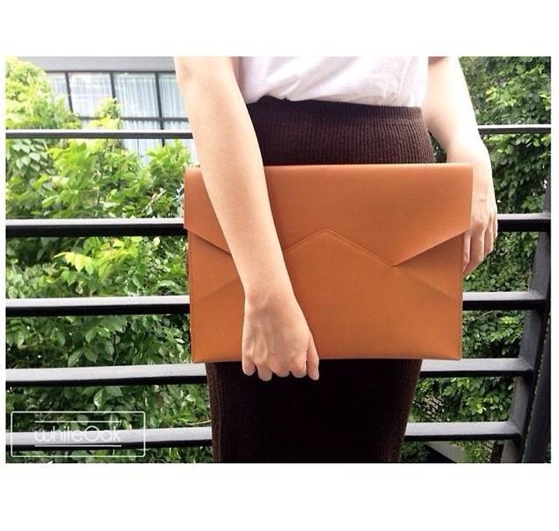 TAN postman clutch / Birthday Gifts / Exchange Gifts / Graduation Gifts - Other - Acrylic Brown