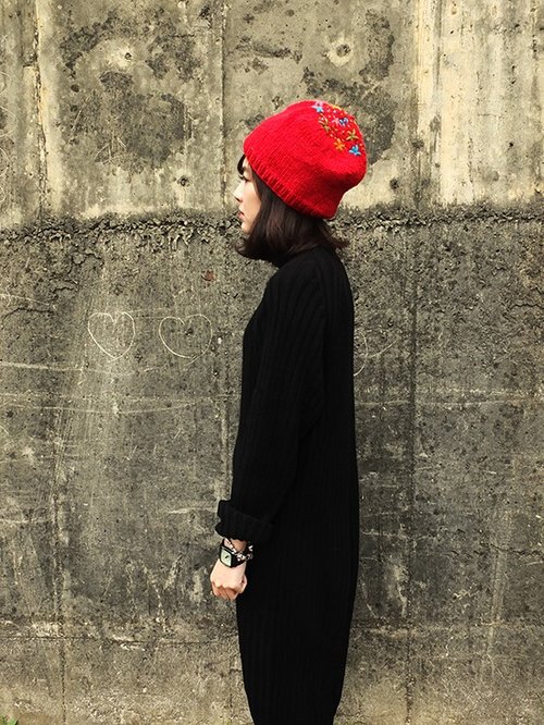 純羊毛手編毛帽Hand-made in Nepal（刺繡花朵-紅）