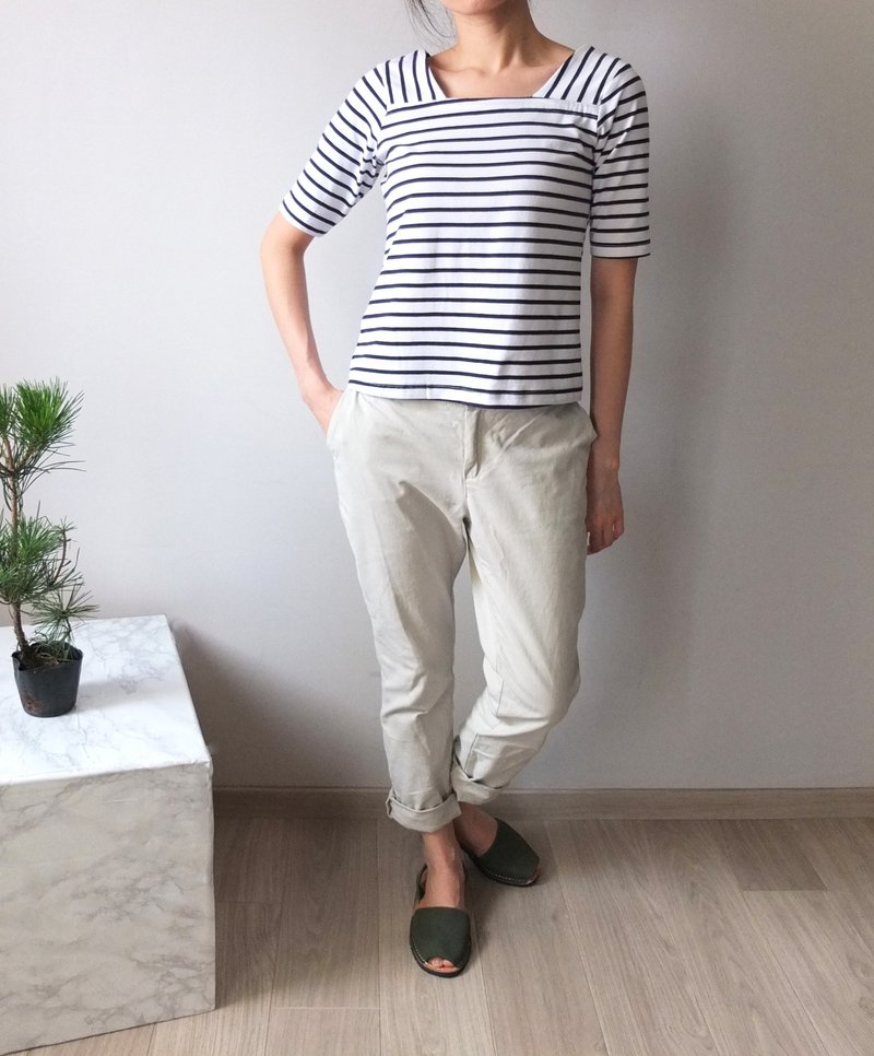 Bardot style navy striped shirt collar ladder - เสื้อยืดผู้หญิง - วัสดุอื่นๆ 