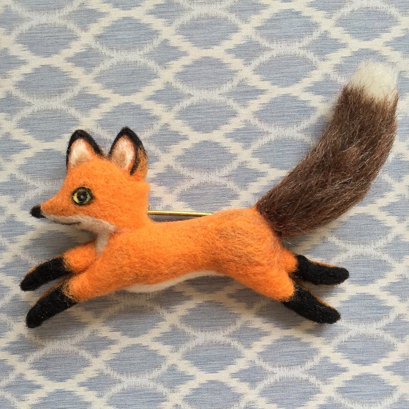 Little Fox-Hand-made wool felt buckle - Brooches - Wool Orange